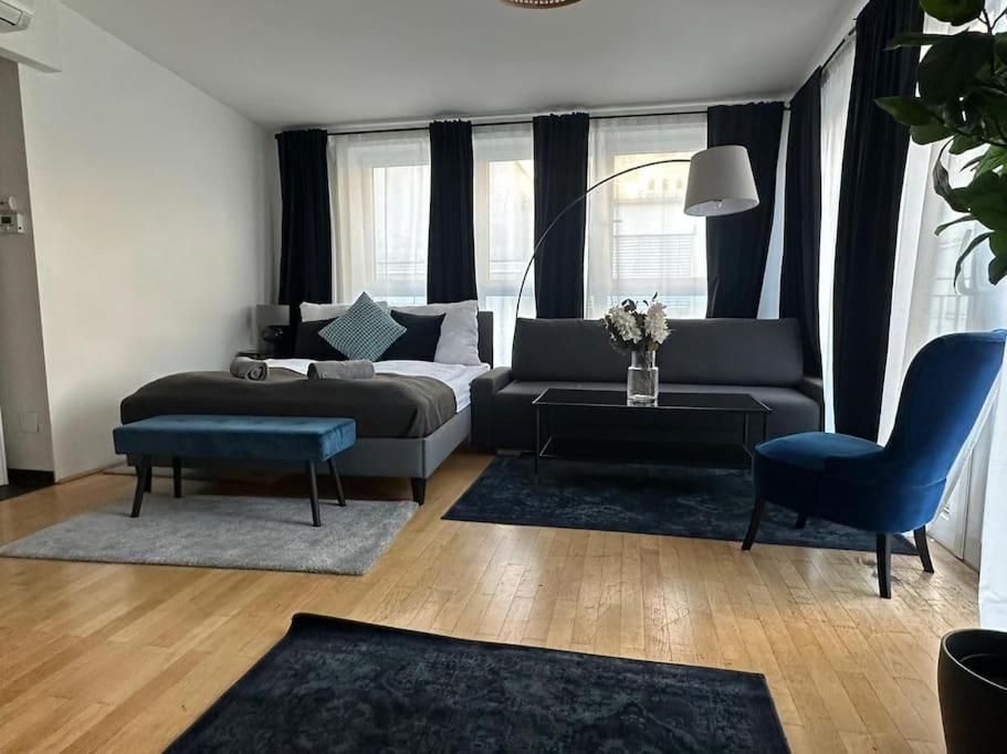 Apartment Amazing Terrace, Close To Viennas Biggest Shopping Street