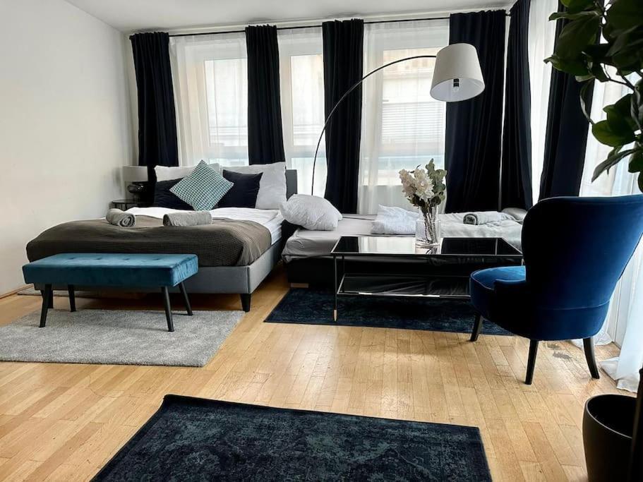 Apartment Amazing Terrace, Close To Viennas Biggest Shopping Street *