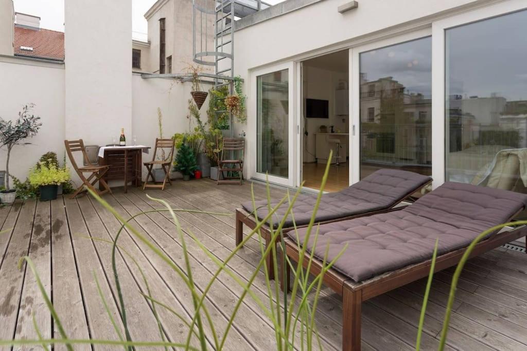 Appartement Amazing Terrace, Close To Viennas Biggest Shopping Street Wenen