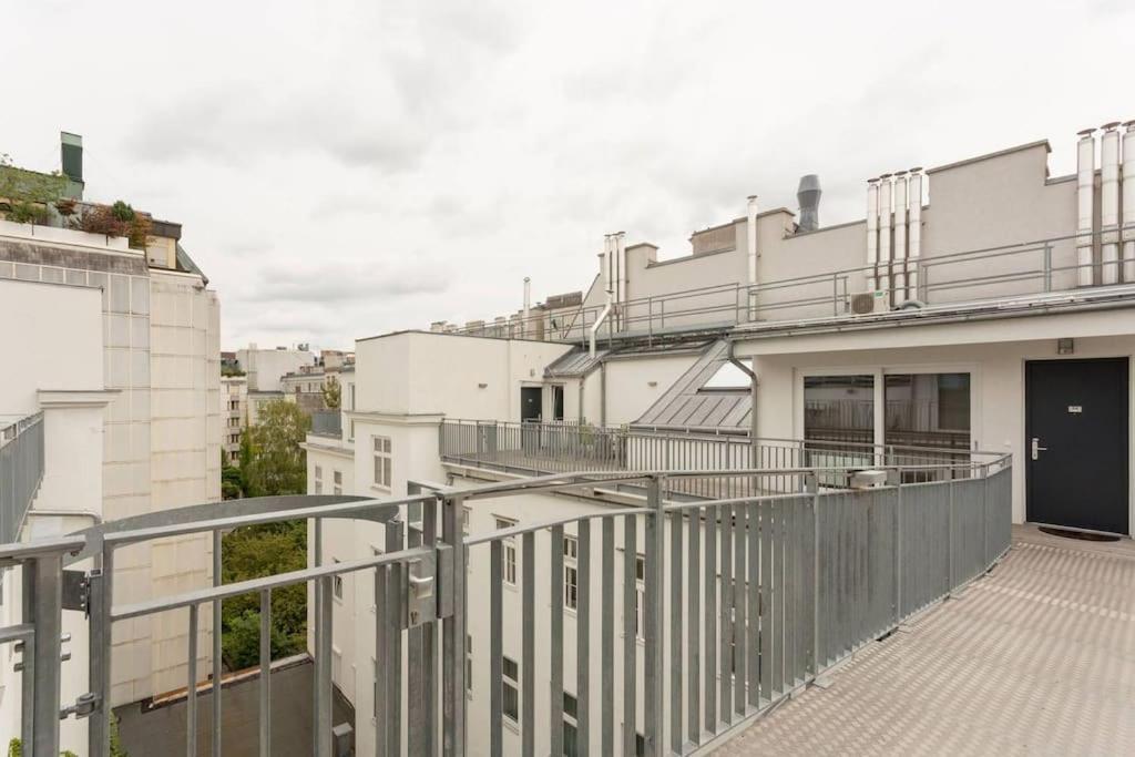 Amazing Terrace, Close To Viennas Biggest Shopping Street Wenen